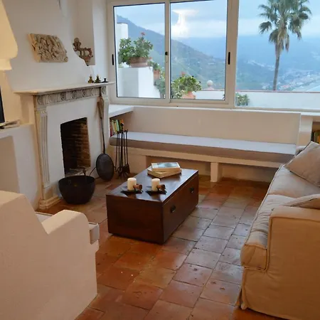 La Casa Nella Roccia Таормина